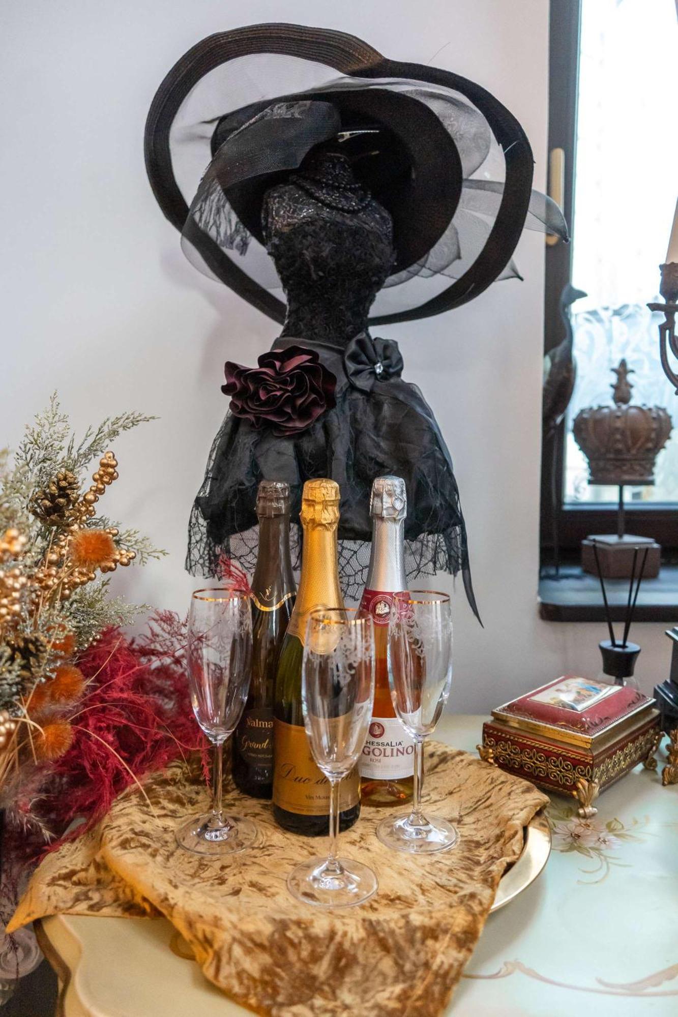 Conacul Coroanei Luxury Boutique Hotel Bukarest Kültér fotó