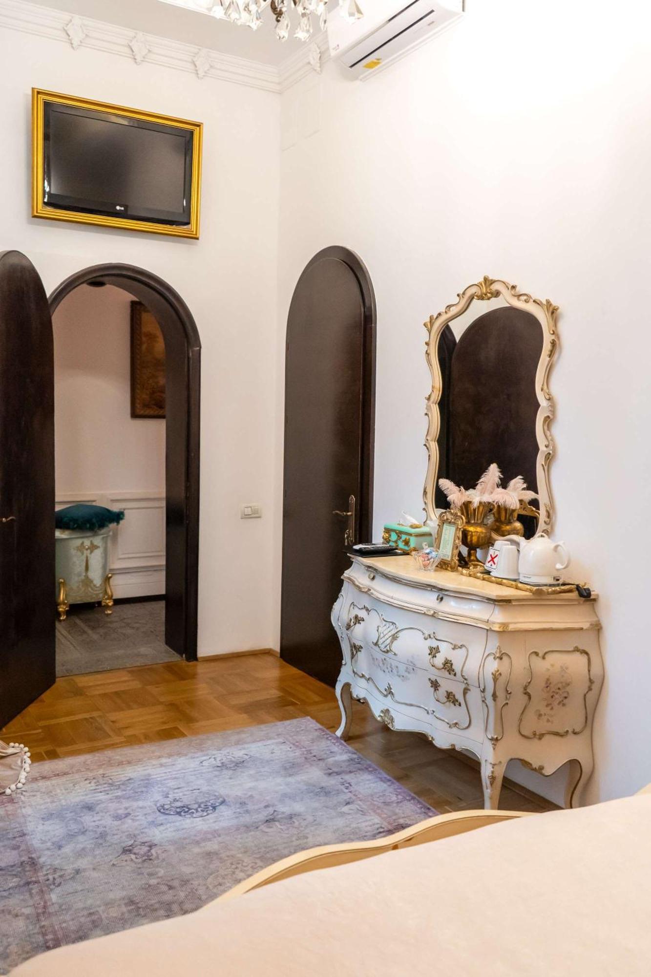 Conacul Coroanei Luxury Boutique Hotel Bukarest Kültér fotó