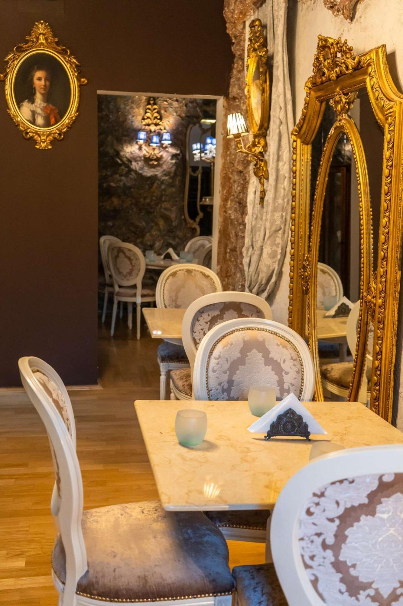 Conacul Coroanei Luxury Boutique Hotel Bukarest Kültér fotó