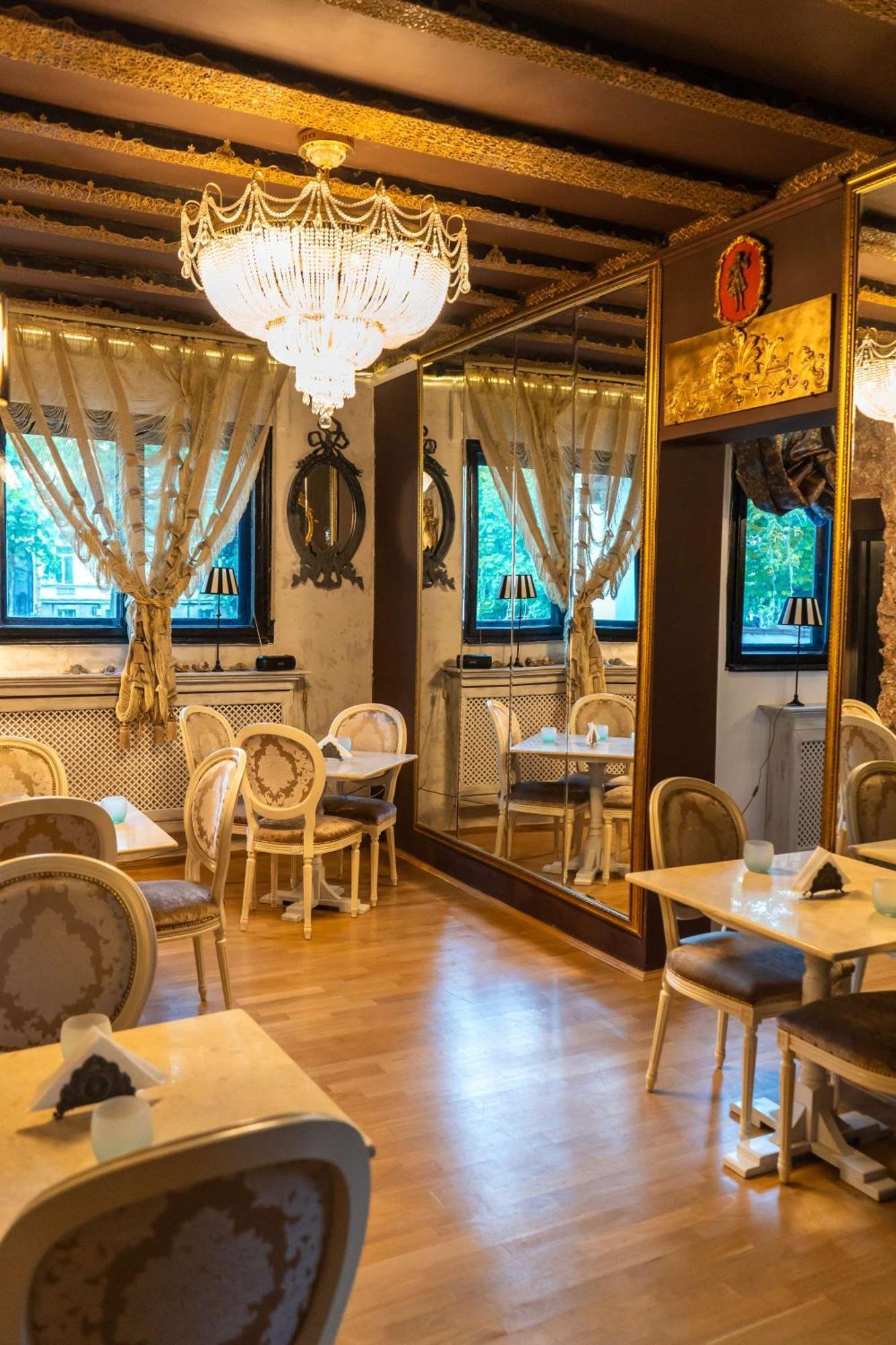 Conacul Coroanei Luxury Boutique Hotel Bukarest Kültér fotó