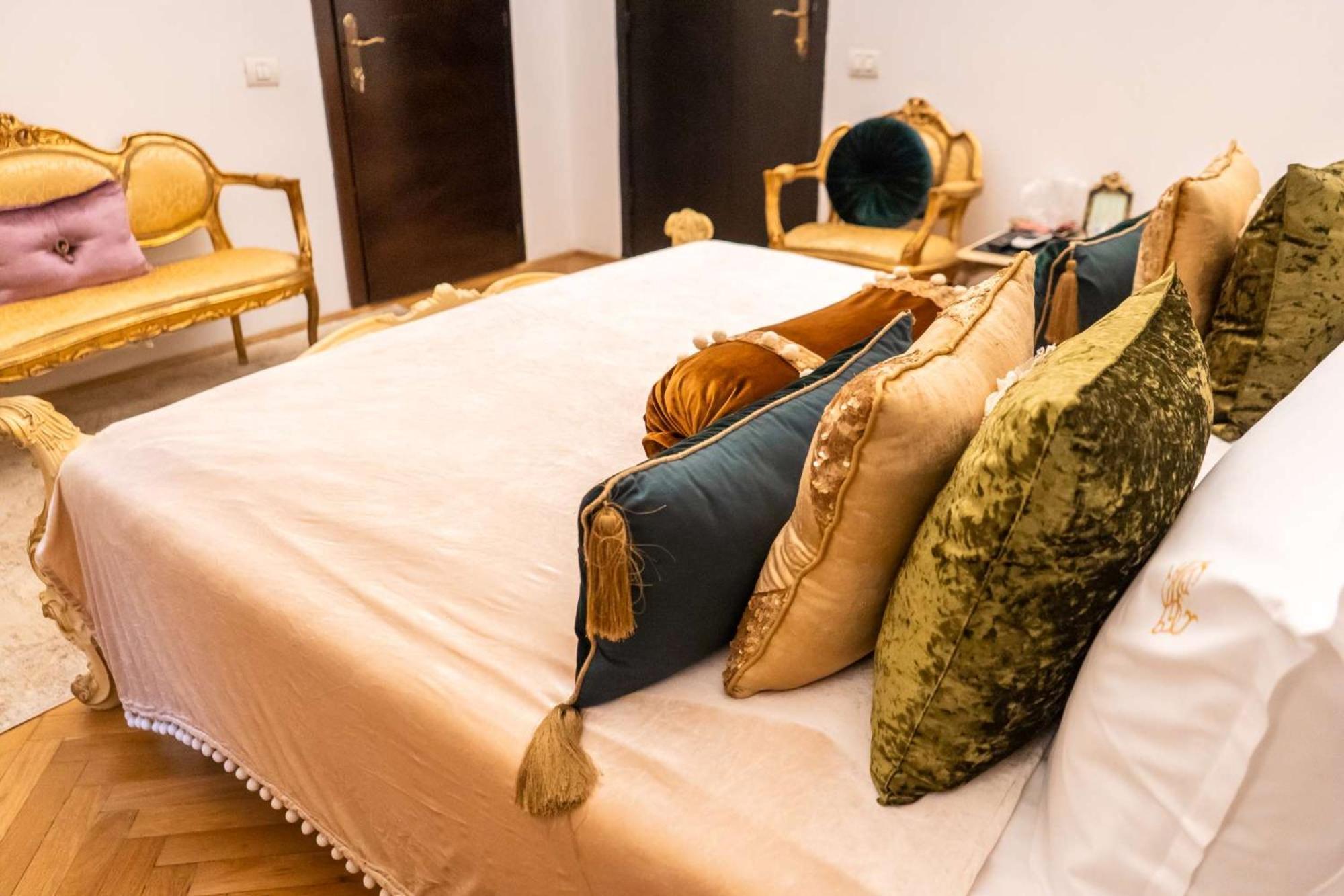 Conacul Coroanei Luxury Boutique Hotel Bukarest Kültér fotó
