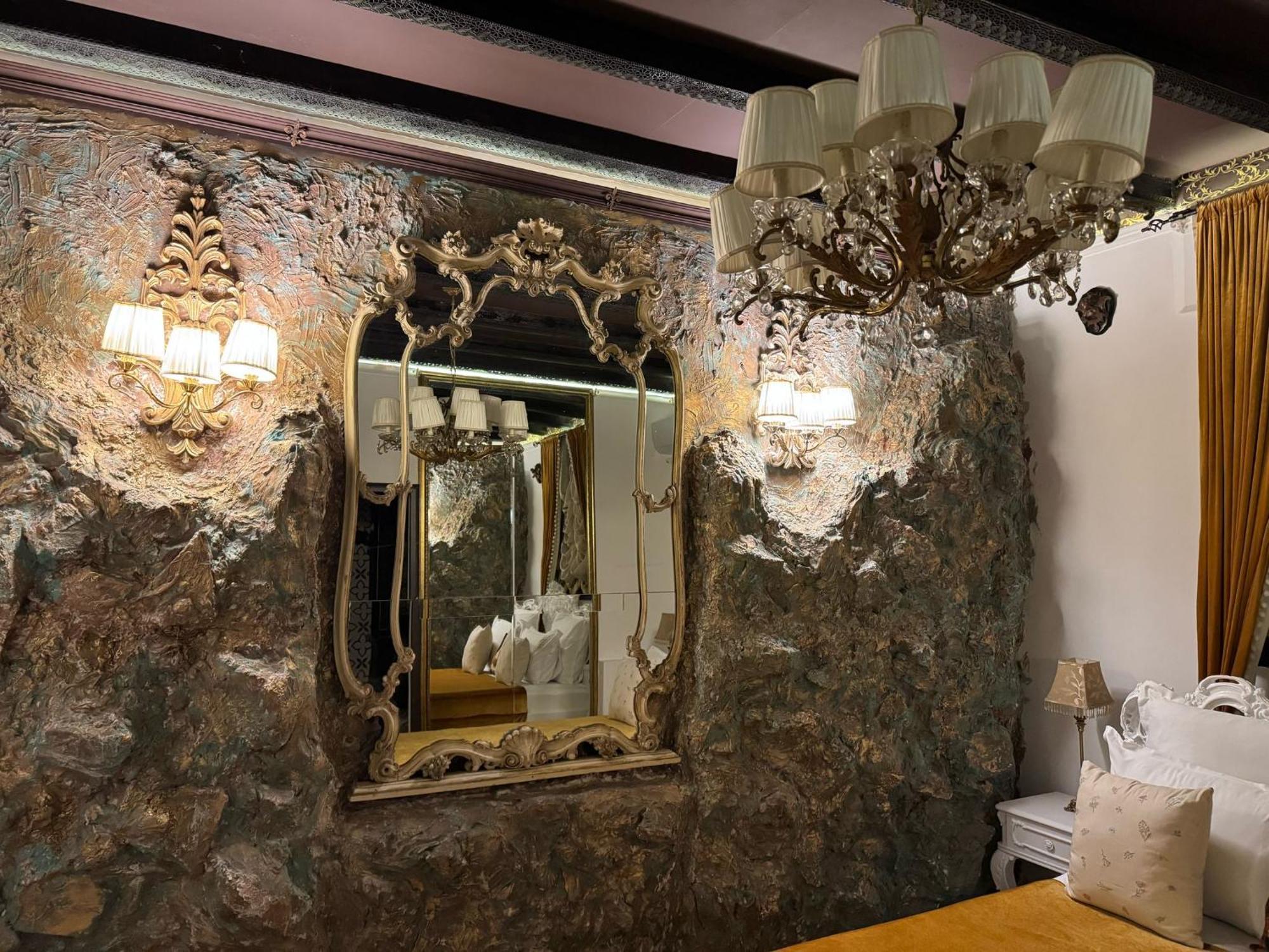 Conacul Coroanei Luxury Boutique Hotel Bukarest Kültér fotó